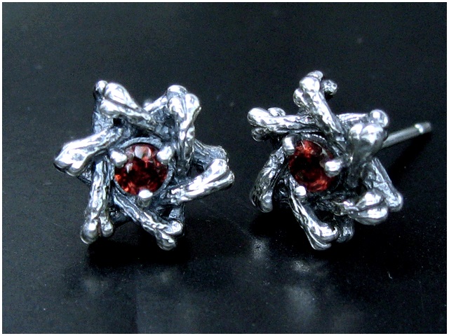 日本925純銀紅水晶骨頭六角星耳環