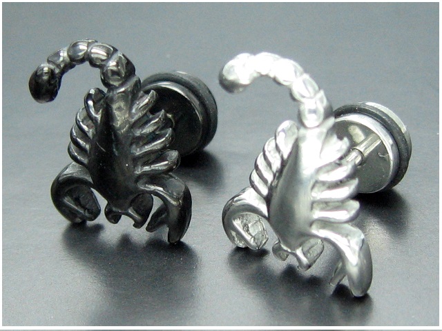 日本純手術精鋼立體蝎子耳環